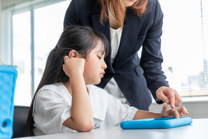 勉強を嫌がる女の子